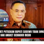 Doc. Bupati Pati Sudewo terlihat pada kolase lingkaran depan, dengan latar belakang suasana sidang hak angket yang tengah berlangsung di Gedung DPRD Kabupaten Pati. Momen ini menggambarkan ketegangan politik daerah saat pembahasan hasil akhir rekomendasi pemakzulan oleh para anggota dewan. (Sumber Foto: Rakyat Merdeka).