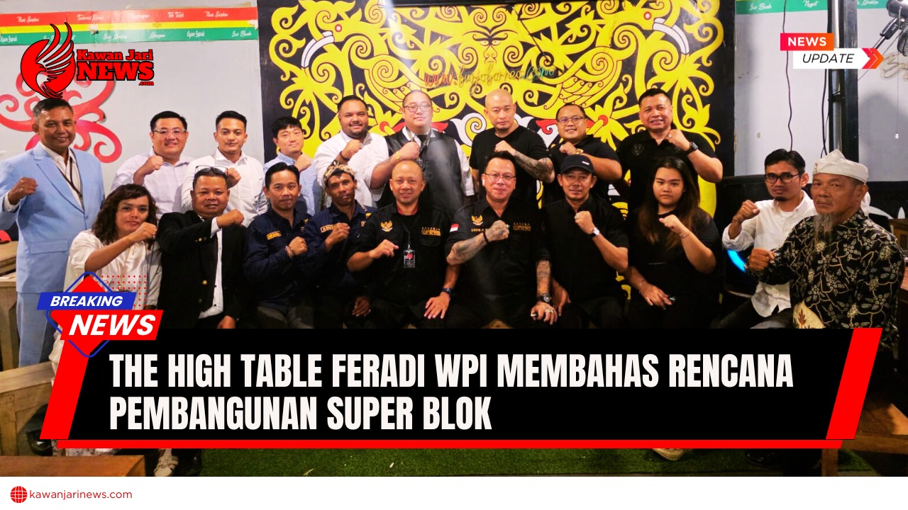 Doc. Ketua Umum FERADI WPI, Adv. Donny Andretti, S.H., S.Kom., M.Kom., CMD., C.PFW., C.MDF., bersama jajaran pengurus dan perwakilan organisasi mitra berfoto bersama usai High Table Meeting di Resto Burjo Borneo Tembalang, Semarang, Sabtu (1/11/2025). Pertemuan ini membahas rencana pembangunan kawasan terpadu Super Blok untuk pelayanan publik gratis bagi masyarakat kurang mampu. (Foto: Nabila).