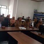 Doc. Peserta lokakarya mengikuti pemaparan materi peningkatan layanan kesehatan di Aula UPTD Puskesmas Binong, Kecamatan Binong, Selasa (25/11/2025). Kegiatan ini melibatkan unsur Koramil, Polsek, perangkat desa, serta kader kesehatan dalam upaya meningkatkan mutu pelayanan kesehatan masyarakat. (Foto: Koramil 0510).
