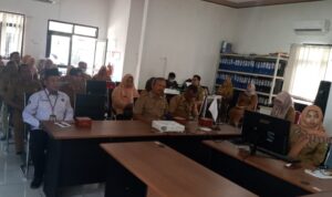 Doc. Peserta lokakarya mengikuti pemaparan materi peningkatan layanan kesehatan di Aula UPTD Puskesmas Binong, Kecamatan Binong, Selasa (25/11/2025). Kegiatan ini melibatkan unsur Koramil, Polsek, perangkat desa, serta kader kesehatan dalam upaya meningkatkan mutu pelayanan kesehatan masyarakat. (Foto: Koramil 0510).