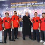 Doc. Advokat Donny Andretti berpose bersama jajaran pengurus dalam sebuah kegiatan organisasi. Foto digunakan sebagai ilustrasi pemberitaan terkait kemenangan kuasa Termohon dalam perkara Aanmaning di Pengadilan Agama Klaten. (Foto: FRADI WPI Official).