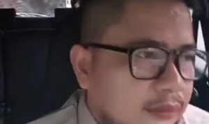 Doc. Sukendar SH, Ketua Kantor Hukum Ratu Adil, memberikan keterangan kepada awak media usai menanggapi polemik audiensi Desa Kalimanggis. (Foto: Moh. Ismail).