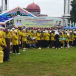 Doc. Para guru dari berbagai kecamatan di Kabupaten Subang berkumpul di Alun-alun Subang saat mengikuti acara pengukuhan Bunda Guru Kabupaten Subang pada puncak peringatan HUT ke-80 PGRI dan Hari Guru Nasional 2025, Sabtu (06/12/2025). Terlihat peserta mengenakan seragam kuning khas PGRI Subang dan memenuhi area kegiatan sebelum rangkaian acara dimulai. (Foto:Benny).