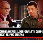 Doc. Hakim Mahkamah Konstitusi Saldi Isra berdiskusi dengan Kepala BNPB dalam sebuah pertemuan terkait pembahasan mekanisme penugasan pejabat di lingkungan penanganan bencana. (NR).