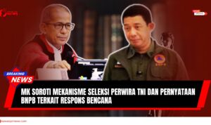 Doc. Hakim Mahkamah Konstitusi Saldi Isra berdiskusi dengan Kepala BNPB dalam sebuah pertemuan terkait pembahasan mekanisme penugasan pejabat di lingkungan penanganan bencana. (NR).