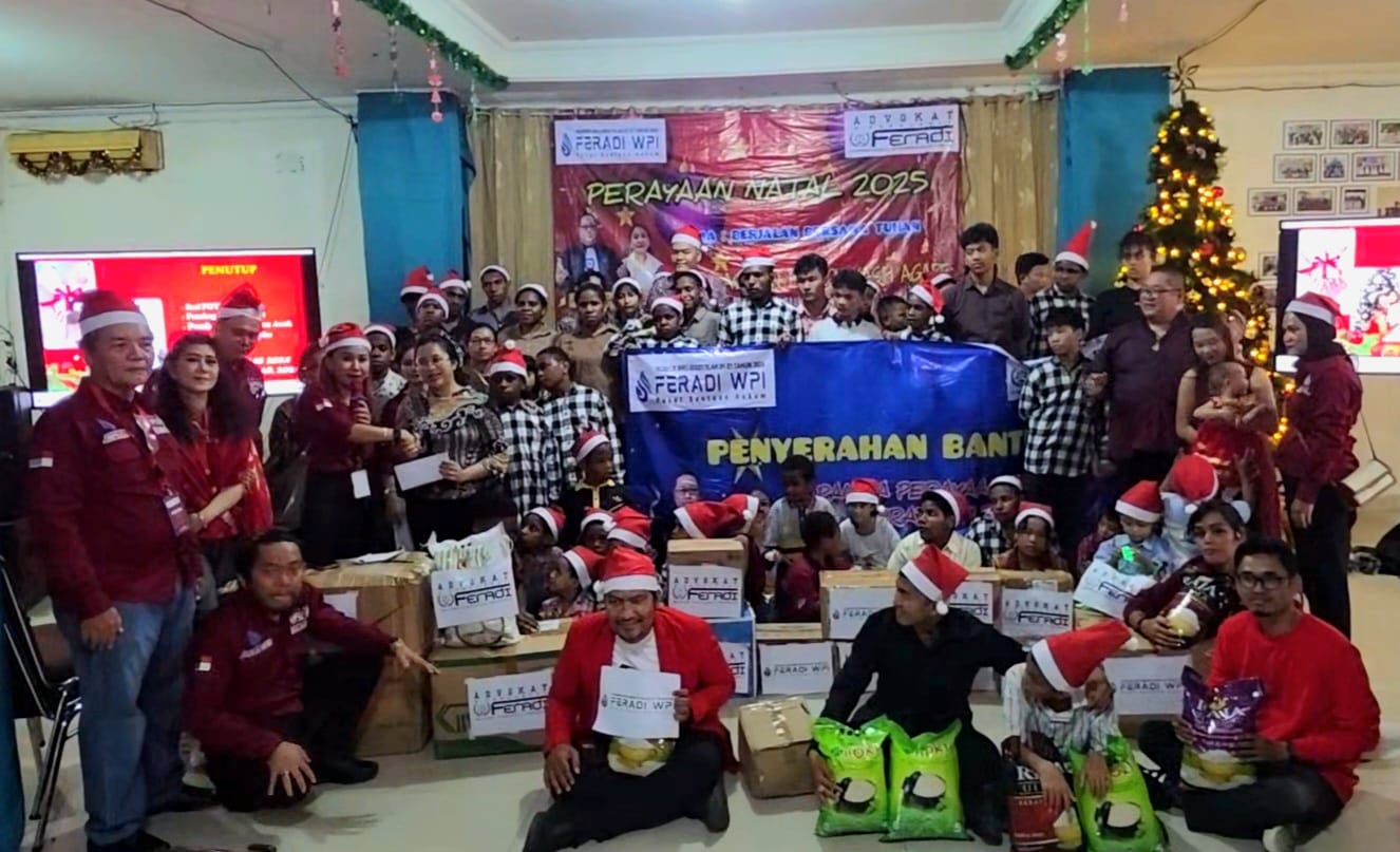 Doc. Jajaran pengurus dan anggota FERADI WPI bersama pengurus Panti Asuhan Pondok Kasih Agape berfoto bersama saat rangkaian kegiatan Charity & Christmas Celebration di Kecamatan Cilincing, Jakarta Utara, Sabtu (13/12/2025). (Foto: FERADI WPI).
