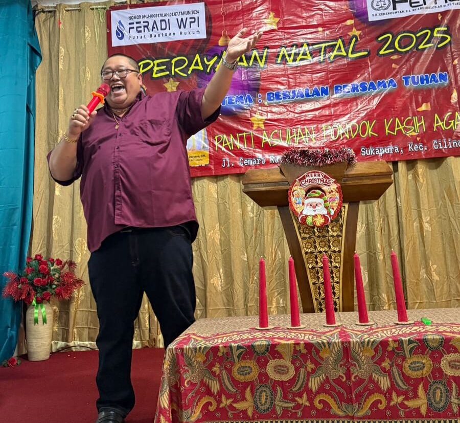 Doc. Ketua Umum Memberikan Ceramah Keagamaan Ketua Umum FERADI WPI, Adv. Donny Andretti, S.H., S.Kom., M.Kom., CMD., C.PFW., C.MDF., menyampaikan ceramah keagamaan dalam rangkaian kegiatan Charity & Christmas Celebration kepada anak-anak Panti Asuhan Pondok Kasih Agape, Jakarta Utara, Sabtu (13/12/2025). (Foto: FERADI WPI).