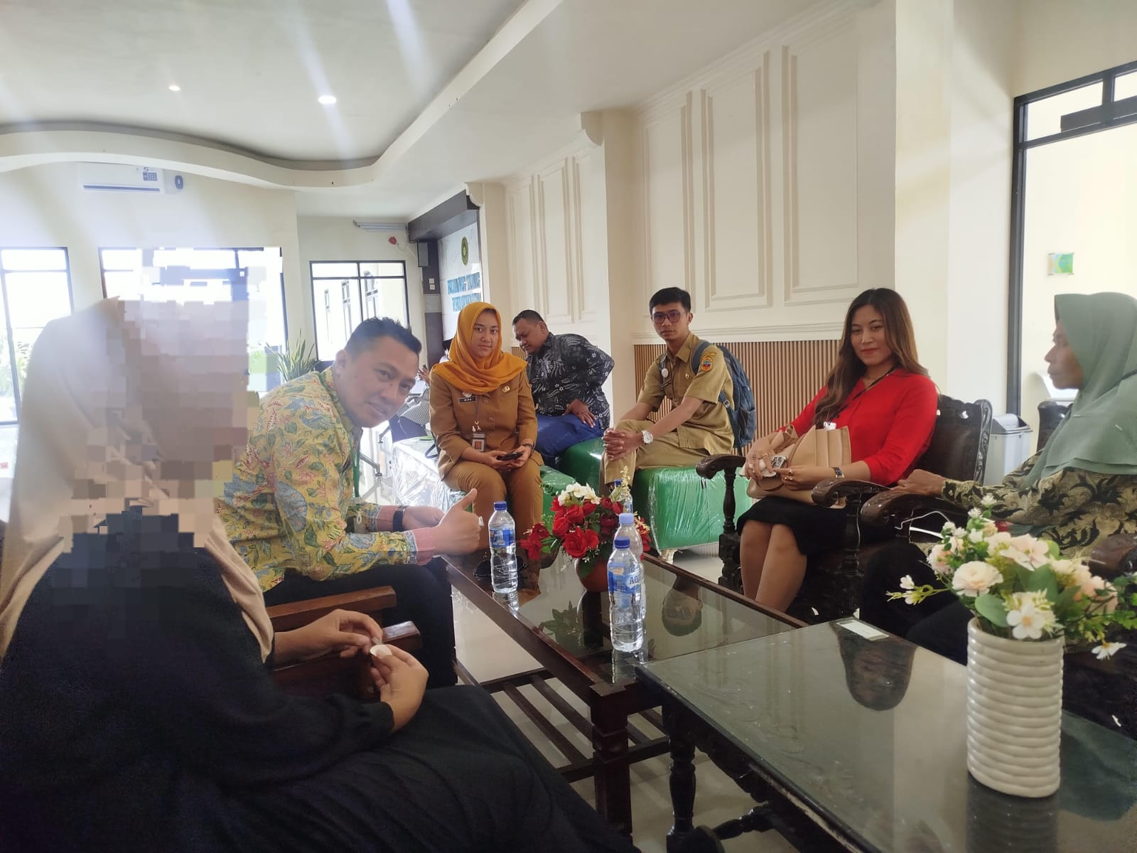 Doc. Tim pendampingan dari FERADI WPI, kuasa hukum, serta perwakilan Dinas Sosial UPTD dan PPA Kabupaten Pati melakukan koordinasi dan pendampingan terkait penanganan perkara pelecehan seksual terhadap anak di bawah umur di lingkungan Pengadilan Negeri Pati, sebagai bagian dari pengawalan proses hukum dan perlindungan hak korban. (Foto: FERADI WPI Offical).