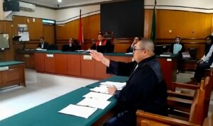 Doc. Advokat Donny Andretti saat menjalankan agenda persidangan di pengadilan. Foto ini merupakan ilustrasi dan bukan di ambil pada saat kejadian sebagaimana disampaika dalam berita ini. (Foto: FERADI WPI Official).