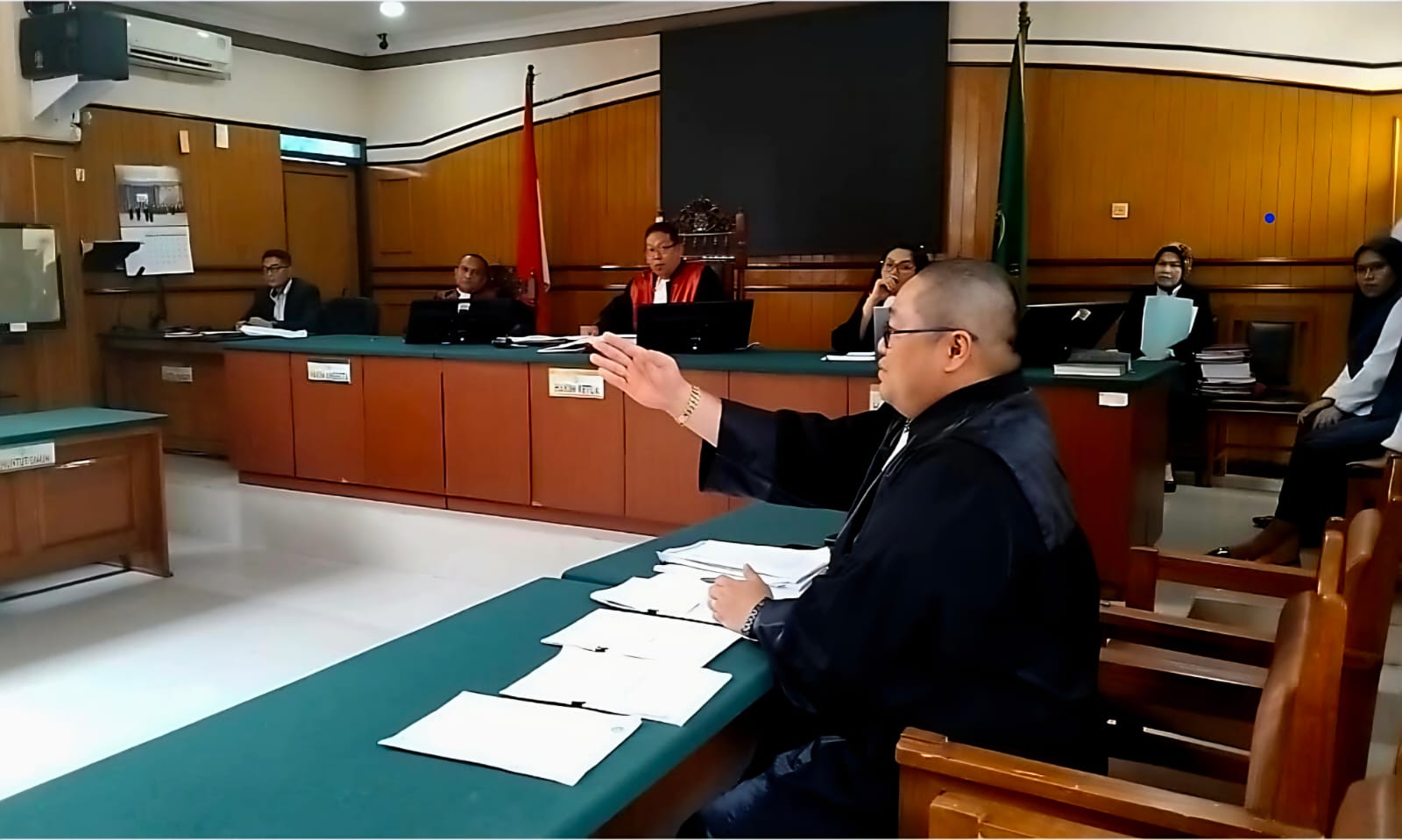 Doc. Advokat Donny Andretti saat menjalankan agenda persidangan di pengadilan. Foto ini merupakan ilustrasi dan bukan di ambil pada saat kejadian sebagaimana disampaika dalam berita ini. (Foto: FERADI WPI Official).