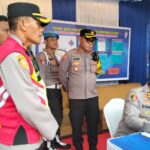 Doc. Kapolres Subang AKBP Dony Eko Wicaksono didampingi Pejabat Utama Polres Subang saat melakukan pengecekan Pos Pengamanan dan Pos Pantau Simpang Sariater dalam rangka pengamanan Natal 2025 dan Tahun Baru 2026, Minggu (21/12/2025). (Foto: HUMAS Polres Subang).