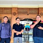 Doc. Tim kuasa hukum bersama pihak pelapor usai menjalani pemeriksaan klarifikasi di Polresta Surakarta, Jawa Tengah, Selasa (23/12/2025), terkait laporan dugaan perampasan kendaraan Mitsubishi Pajero Sport nomor polisi AD 1346 QP. Pemeriksaan dilakukan sebagai bagian dari penanganan perkara yang dilaporkan dan masih dalam proses hukum sesuai ketentuan yang berlaku. (Foto: Wakid).