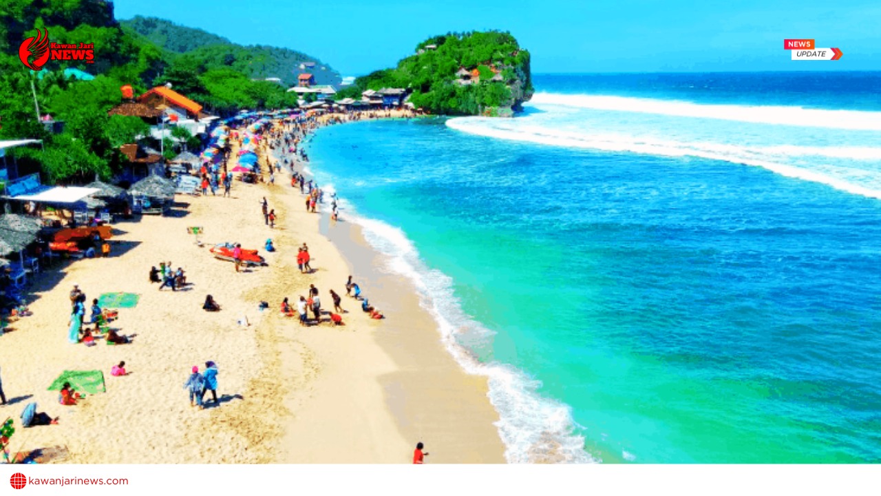 Doc. Wisatawan memadati area bibir Pantai Indrayanti, tampak beberapa pengunjung menikmati pemandangan laut, berswafoto, serta berjalan di sepanjang garis pantai. Aktivitas liburan terlihat ramai dengan keluarga dan rombongan wisatawan yang menikmati suasana alam terbuka di tengah libur Natal dan Tahun Baru. (NR).
