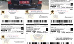 Doc. Tampak sebuah kendaraan dinas berpelat merah W 1941 NP yang diduga digunakan pada hari libur nasional di wilayah Situbondo, Jawa Timur. Pada bagian bawah foto juga terlihat bukti pengiriman laporan berupa tangkapan resi J&T Express yang dikirim oleh DPP GWI kepada sejumlah lembaga negara sebagai tindak lanjut pelaporan dugaan penyalahgunaan kendaraan dinas BPK RI. (Sumber foto: DPP GWI).