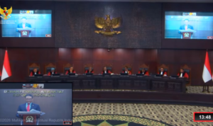 Doc. Tangkapan layar suasana jalannya persidangan di Mahkamah Konstitusi saat pemeriksaan perkara berlangsung, yang digunakan sebagai ilustrasi pemberitaan dan bukan merupakan dokumentasi pengambilan gambar langsung oleh awak media di ruang sidang. (Sumber Foto: Tangkapan Layar – Mahkamah Konstitusi RI – Youtube Chanel).