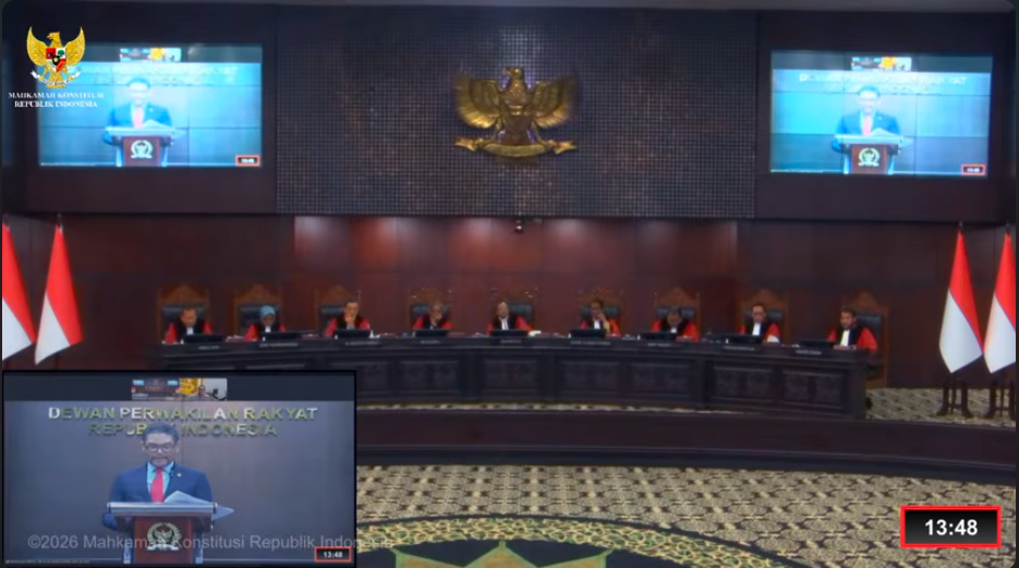 Doc. Tangkapan layar suasana jalannya persidangan di Mahkamah Konstitusi saat pemeriksaan perkara berlangsung, yang digunakan sebagai ilustrasi pemberitaan dan bukan merupakan dokumentasi pengambilan gambar langsung oleh awak media di ruang sidang. (Sumber Foto: Tangkapan Layar – Mahkamah Konstitusi RI – Youtube Chanel).