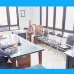 Doc. Suasana pertemuan resmi antara para pihak dalam sebuah forum formal yang membahas sengketa administrasi pendidikan, sebelum perkara tersebut dinyatakan berakhir melalui penyelesaian damai. (Foto: Eko Wahyu).