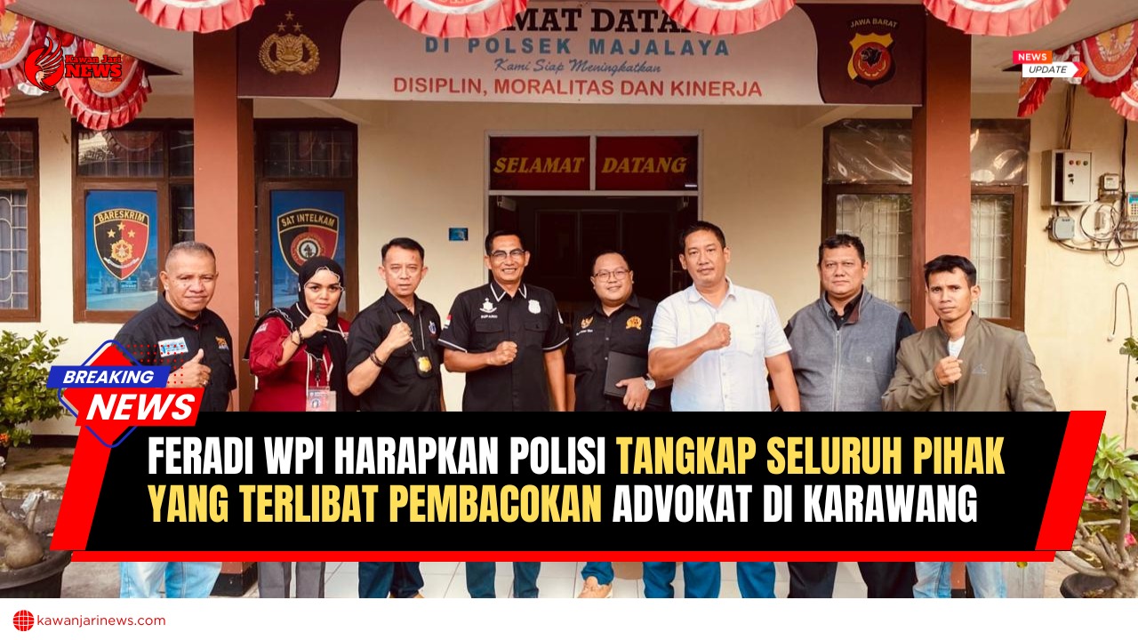 Doc. Tim FERADI WPI berfoto bersama di depan kantor kepolisian usai meminta informasi resmi terkait perkembangan penanganan kasus dugaan pembacokan terhadap Advokat Ade Rojali di Karawang. Kehadiran tim tersebut merupakan bagian dari langkah koordinasi dan pengawalan proses hukum, sekaligus penegasan sikap FERADI WPI agar aparat kepolisian mengusut tuntas dan menangkap seluruh pihak yang diduga terlibat dalam peristiwa tersebut. (Foto: Wilma).