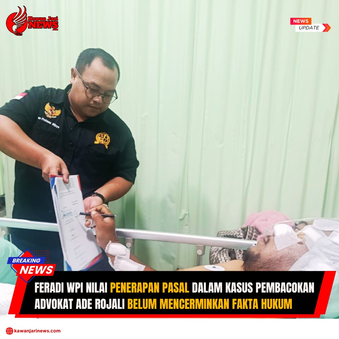 Doc. Advokat Ade Rojali Pranata menandatangani surat kuasa pendampingan hukum kepada Tim DPP FERADI WPI saat menjalani perawatan, sebagai bentuk penunjukan resmi organisasi advokat tersebut untuk mengawal dan mendampingi proses hukum kasus dugaan pembacokan yang menimpanya di Karawang, Jawa Barat. (Foto: Wilma).