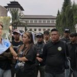 Doc. Sejumlah peserta aksi “Save Ciremai” dari Aliansi Masyarakat Kuningan saat berada di kawasan Gedung Sate, Bandung, Selasa (6/1/2026), menyampaikan aspirasi terkait dugaan degradasi lingkungan di Taman Nasional Gunung Ciremai kepada Pemerintah Provinsi Jawa Barat. (Foto: Moh. Ismail).