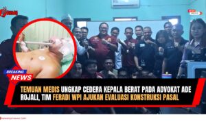Doc. Jajaran pengurus FERADI WPI berfoto bersama di Kantor DPD FERADI WPI Jawa Barat sebelum bertolak menuju rumah sakit untuk menjenguk rekan mereka yang menjadi korban penganiayaan. Pada klosé lingkaran di bagian depan ditampilkan foto korban saat terbaring menjalani perawatan di rumah sakit, sebagai penggambaran kondisi korban dalam proses pemulihan. (Foto: Wilma).