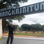 Doc. Fam Fuk Tjhong, Wakil Ketua Umum XV FERADI WPI Kabupaten Lebak, meninjau kondisi Alun-Alun Rangkasbitung sebagai bagian dari pengamatan terhadap hasil pekerjaan pembangunan fasilitas publik tersebut. (Foto: David).
