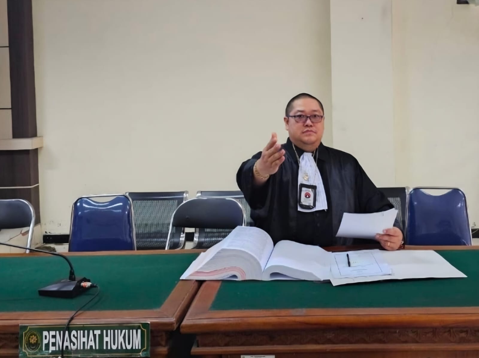 Doc. Advokat/Pengacara Senior Donny Andretti, S.H., S.Kom., M.Kom. (Dok. Pribadi) Catatan Redaksi: Foto di atas merupakan foto dokumentasi profesi yang digunakan sebagai ilustrasi untuk melengkapi materi pemberitaan. Foto ini tidak diambil pada saat Adv. Donny Andretti berada di lokasi kolam renang Hotel Adhiwangsa Surakarta.