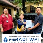 Doc. Ibu A.J. menerima kembali unit mobil Toyota Calya miliknya di Polresta Yogyakarta, Rabu (21/1/2026), didampingi kuasa hukum Donny Andretti, S.H., S.Kom., M.Kom., bersama tim hukum. Penyerahan kendaraan dilakukan setelah proses klarifikasi dan pendampingan hukum terkait dugaan permasalahan penguasaan unit kendaraan tersebut. (Foto: Wilma).