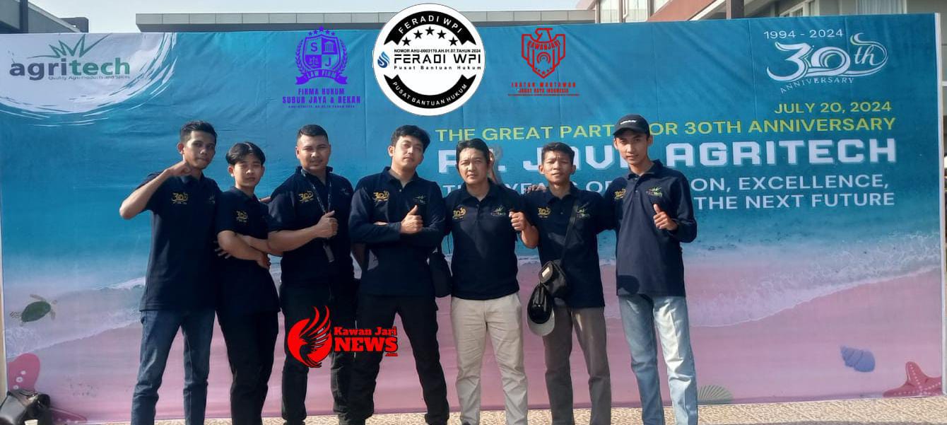 Doc. Kuasa hukum bersama karyawan berfoto bersama usai pertemuan terkait penyampaian pendampingan hukum dan upaya penyelesaian permasalahan hubungan kerja melalui mekanisme dialog. (Foto – ilma - Kontributor).