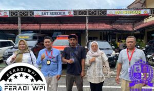 Doc. Para pihak terkait, termasuk pelapor, saksi, dan tim kuasa hukum, berfoto bersama di area Kantor Kepolisian usai menjalani rangkaian agenda pemeriksaan, sebagai bagian dari dokumentasi kegiatan pendampingan hukum dan pengawalan proses yang berlangsung sesuai ketentuan. (Foto: Ilma – Kontributor).