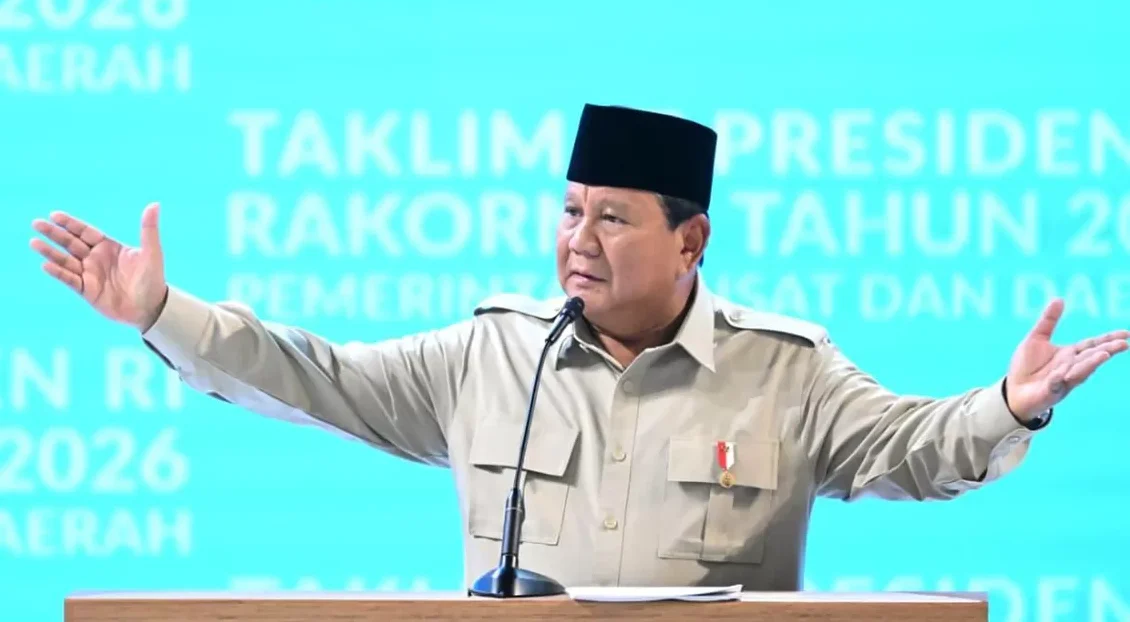 Doc. Presiden Republik Indonesia Prabowo Subianto menyampaikan pidato arahan di hadapan jajaran pemerintah pusat dan daerah dalam forum nasional, dengan penekanan pada persatuan nasional, kemandirian bangsa, dan tanggung jawab moral kepemimpinan. (Sumber: Biro Pers, Media, dan Informasi Sekretariat Presiden).