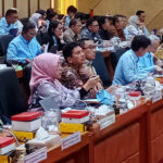 Doc. Suasana rapat kerja Komisi IX DPR RI bersama Menteri Kesehatan di Kompleks Parlemen, Jakarta, saat membahas pelaksanaan Jaminan Kesehatan Nasional (JKN) dan persoalan data kepesertaan Penerima Bantuan Iuran (PBI). Dalam rapat tersebut, anggota DPR menyampaikan sejumlah pertanyaan dan evaluasi terkait sinkronisasi data antar-lembaga serta dampaknya terhadap akses layanan kesehatan masyarakat. (Sumber Foto: TV Parlemen).