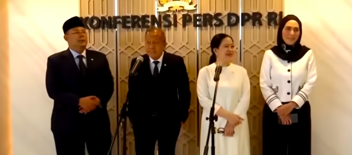 Doc. Ketua DPR RI Puan Maharani bersama Wakil Ketua Dewan Perwakilan Rakyat Republik Indonesia, Cucun Ahmad Syamsurijal, menyampaikan keterangan kepada awak media dalam konferensi pers di Gedung DPR RI, Jakarta, Kamis (19/2/2026), terkait penegasan tidak adanya usulan revisi Undang-Undang Nomor 19 Tahun 2019 tentang KPK. (Sumber: TV Parlemen).