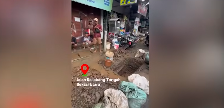 Doc. Wali Kota Bekasi melakukan inspeksi mendadak (sidak) di lokasi proyek galian kabel di wilayah Bekasi Utara, Kota Bekasi, dan memerintahkan penghentian sementara aktivitas karena diduga belum mengantongi izin teknis yang lengkap, Senin (23/2/2026).