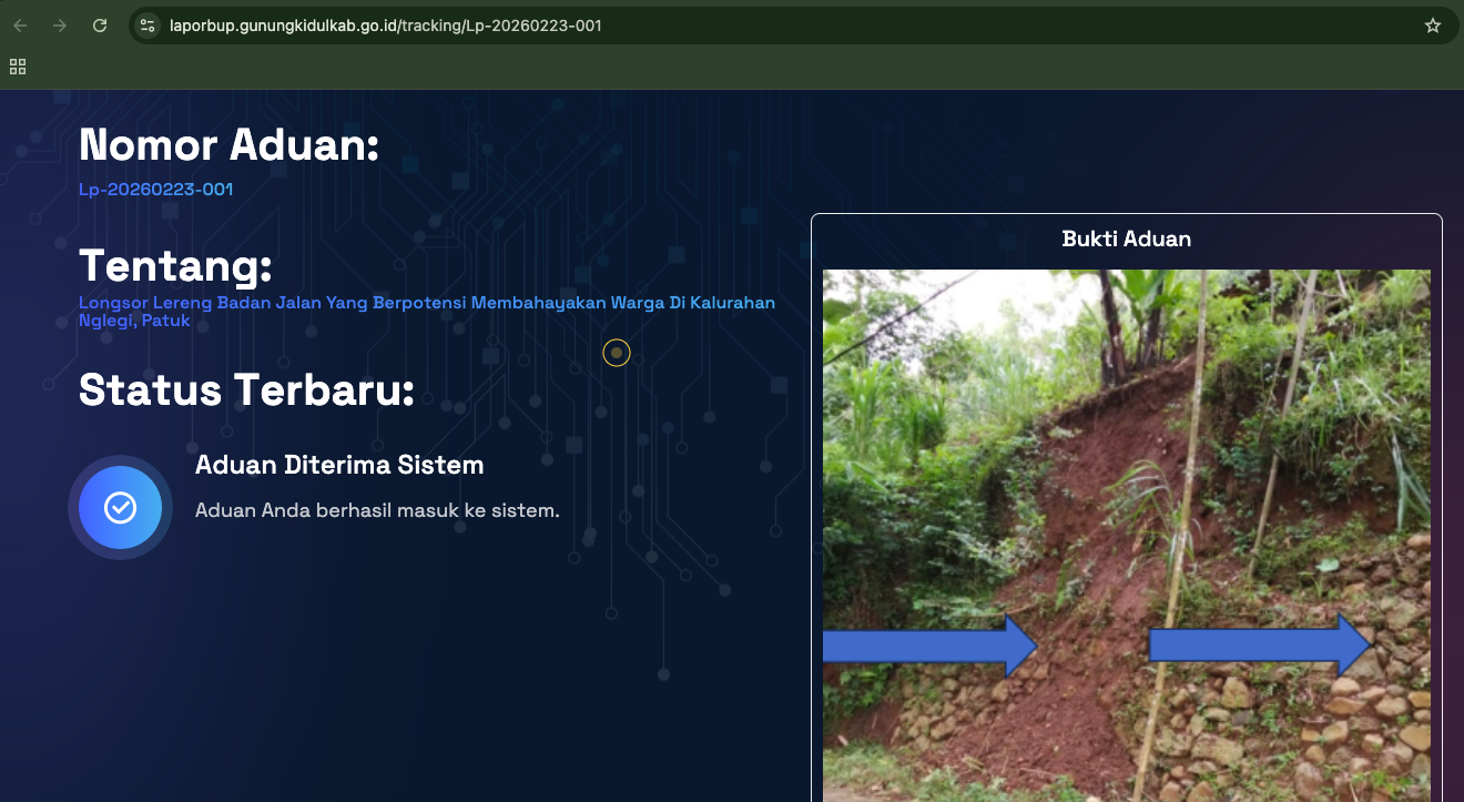 Doc. Tangkapan Layar Status Laporan LaporBup menampilkan halaman pelacakan aduan pada sistem Program LaporBup Kabupaten Gunungkidul. Pada layar terlihat Nomor Aduan Lp-20260223-001 dengan judul laporan terkait longsor lereng badan jalan di Kalurahan Nglegi, Kapanewon Patuk. Status laporan tercantum “Aduan Diterima Sistem”, disertai keterangan bahwa aduan telah berhasil masuk dan tercatat dalam sistem administrasi. Di sisi kanan layar juga terlihat kolom “Bukti Aduan” yang memuat dokumentasi foto lokasi longsor sebagai lampiran laporan. Tampilan ini menjadi bukti bahwa laporan warga telah teregistrasi secara resmi dan sedang berada dalam mekanisme penanganan sesuai prosedur pada sistem LaporBup. (Foto: Redaksi KawanJariNews.com).