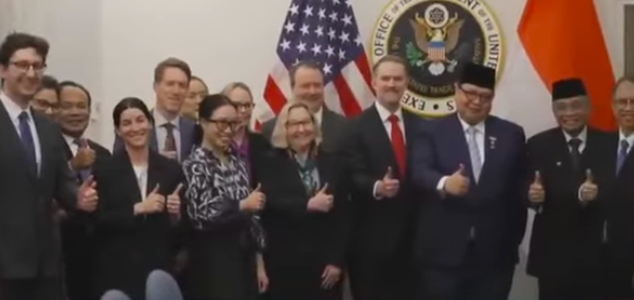 Doc. Tangkapan layar video yang memperlihatkan perwakilan Republik Indonesia saat berada di Amerika Serikat dalam rangka menjalankan agenda pertemuan terkait kerja sama perdagangan dan fasilitasi perdagangan digital antara kedua negara. (Sumber: Kompas TV Youtube Chanel).