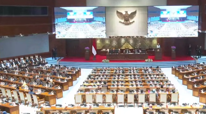 Doc. Suasana rapat Komisi 9 DPR RI saat membahas agenda uji kelayakan calon anggota Dewan Pengawas BPJS periode 2026–2031. Rapat berlangsung di ruang sidang DPR RI dengan dihadiri pimpinan dan anggota komisi untuk mendalami materi, melakukan evaluasi, serta merumuskan keputusan sesuai mekanisme tata tertib yang berlaku. (Suber Foto: Parlemen TV).