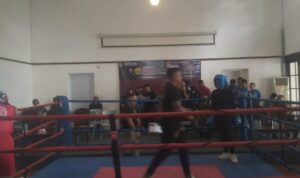 Doc. Suasana berlangsungnya event boxing di Purwokerto, Kabupaten Banyumas, Minggu (1/2/2026), yang menampilkan pertandingan dan proses seleksi atlet lokal berbakat sebagai bagian dari upaya pembinaan olahraga tinju di tingkat daerah. (Foto: Imam Riyanto).