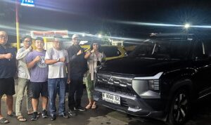 Doc. Tim hukum FERADI WPI dan Firma Hukum Subur Jaya dan Rekan berfoto bersama di area Pelabuhan Merak sebelum keberangkatan menuju Lampung dalam rangka pengajuan upaya hukum Peninjauan Kembali (PK) di Pengadilan Negeri Sukadana. (Foto: Wilma).