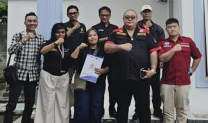 Doc. Tim FERADI WPI bersama Firma Hukum Subur Jaya dan Rekan berfoto bersama sebelum memulai rangkaian agenda pendampingan hukum, termasuk kunjungan ke Rutan Kelas IIB Sukadana dan pengajuan upaya hukum Peninjauan Kembali (PK). (Foto: FERADI WPI Official).