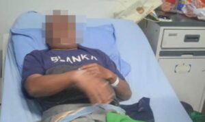 Doc. Korban dugaan penganiayaan saat menjalani perawatan medis di rumah sakit. Bagian wajah pada foto sengaja diburamkan untuk melindungi identitas dan privasi korban, serta sebagai bentuk kepatuhan terhadap Kode Etik Jurnalistik dan prinsip perlindungan hak korban. (NR).