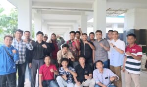 Doc. Mahasiswa Jurusan Sosiologi UIN Sunan Ampel Surabaya (UINSA) berfoto bersama usai pelaksanaan forum bedah buku yang digelar di lingkungan kampus, Surabaya, Jumat (7/2/2026). Kegiatan tersebut menjadi bagian dari penguatan budaya literasi dan diskusi akademik di kalangan mahasiswa. (Foto: Eko Wahyu).