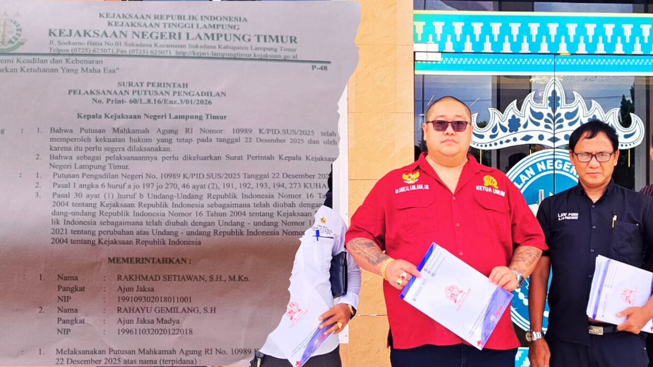 Doc. Surat Perintah Pelaksanaan Putusan Pengadilan Nomor Print-60/L.8.16/Enz.3/01/2026 dari Kejaksaan Negeri Lampung Timur terkait eksekusi Putusan Mahkamah Agung RI Nomor 10989 K/PID.SUS/2025 (kiri); Adv. Donny Andretti dan M. Arifin, tim kuasa hukum Subur Jaya Lawfirm – FERADI WPI, saat berada di Pengadilan Negeri Lampung Timur dalam rangka pendampingan hukum dan pengajuan Permohonan Peninjauan Kembali (PK) atas nama Muhammad Umar bin Abu Tholib (kanan). (Foto: Wilma).