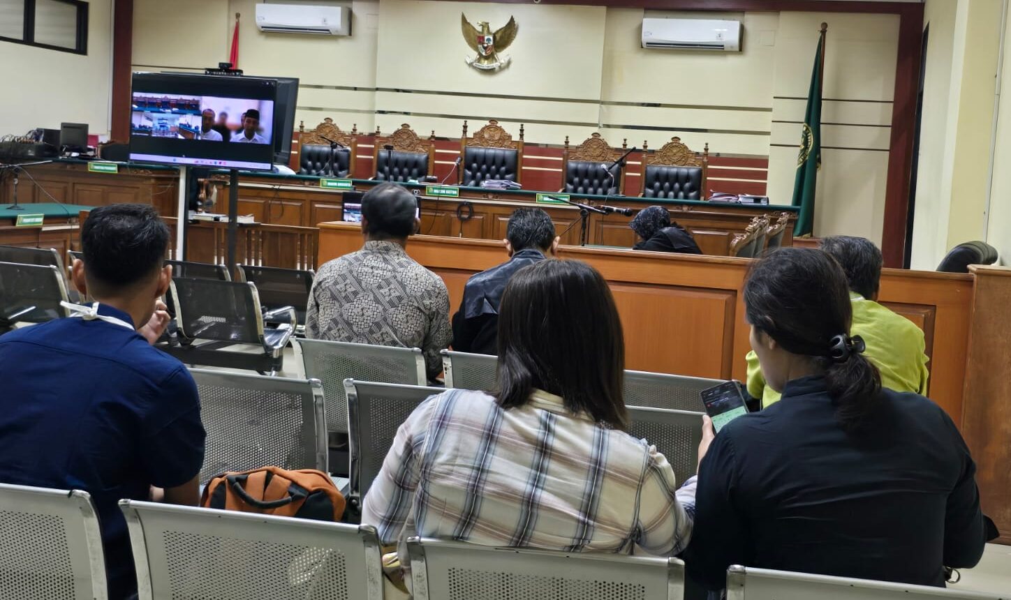 Doc. Suasana persidangan perkara dugaan suap pembangunan paviliun RSUD dr Harjono Ponorogo di Pengadilan Tipikor Surabaya, Selasa (10/2/2026). (Foto: Deddy Arisandy).
