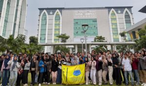 Doc. Para panitia, pemateri, dan peserta Technical Meeting PKD RISIP PMII UINSA berfoto bersama usai kegiatan di Surabaya, Rabu (11/2/2026), sebagai penutup rangkaian agenda dan simbol kebersamaan dalam proses pengkaderan. (Foto: Eko Wahyu).