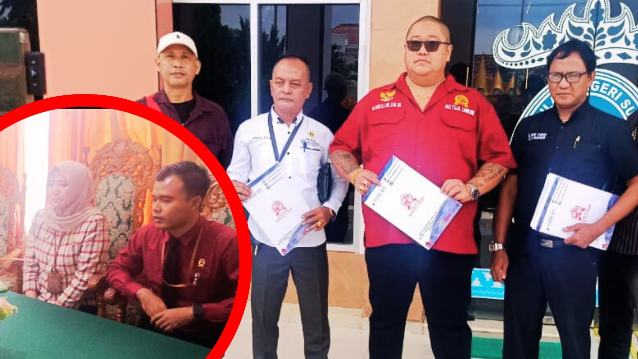 Doc. Pihak keluarga Muhammad Umar bin Abu Tholib didampingi kuasa hukum menjalani agenda proses administrasi permohonan Peninjauan Kembali (PK). Kehadiran keluarga dan tim kuasa hukum tersebut dalam rangka mengikuti tahapan registrasi dan persidangan sesuai mekanisme yang berlaku. Sementara pada kolase lingkaran bagian depan tampak Juru Bicara dan Humas PN Sukadana saat memberikan keterangan kepada jurnalis KawanJariNews.com terkait mekanisme administrasi Peninjauan Kembali (PK). (Foto: Wilma).