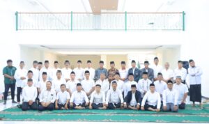 Doc. Pengurus dan peserta konsolidasi DPD LDII Kota Semarang berfoto bersama usai kegiatan konsolidasi jelang Ramadan 1447 H di Aula Gedung Serba Guna PKBM Pondok Pesantren Shirothol Mustakim, Semarang Barat, Selasa (17/2/2026). (Foto: Ilma – Kontributor).