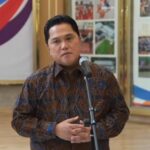 Doc. Ketua Umum Persatuan Sepak Bola Seluruh Indonesia, Erick Thohir, menyampaikan keterangan kepada awak media dalam konferensi pers terkait dinamika sepak bola nasional di Jakarta. (NR).