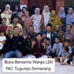 Doc. Warga Pimpinan Anak Cabang Kelurahan Tugurejo, Kecamatan Tugu, Kota Semarang, Lembaga Dakwah Islam Indonesia (LDII) berfoto bersama usai kegiatan buka puasa bersama di Masjid Al Mulani, Jalan Tapak RT 03 RW 03, Minggu (22/2/2026). (Foto: ilma – Kontributor).