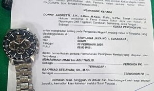 Doc. Relaas panggilan sidang perkara Nomor 1/PEN.PK/2026/PN.SDN yang diterbitkan Pengadilan Negeri Lampung Timur di Sukadana dengan jadwal persidangan Senin, 23 Februari 2026 pukul 09.00 WIB. Dokumen tersebut memuat pemanggilan kuasa hukum Pemohon PK dalam perkara atas nama Muhammad Umar bin Abu Tholib. (Foto: Wilma).